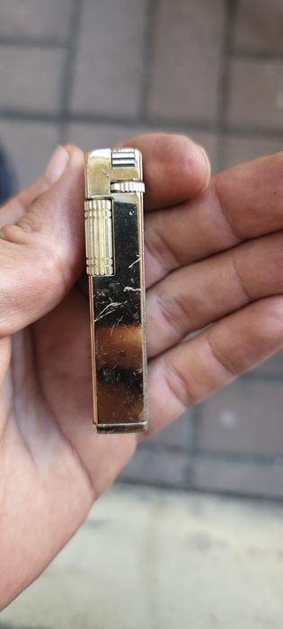 Isqueiro a gás da marca SUNEX.