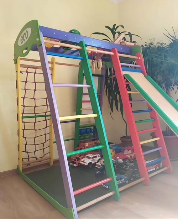 Дитяча розвиваюча стінка