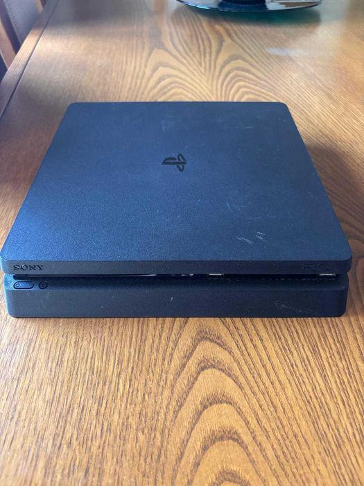 Vendo PS4 Slim de 1 TB + Comando original PS4 + Jogos