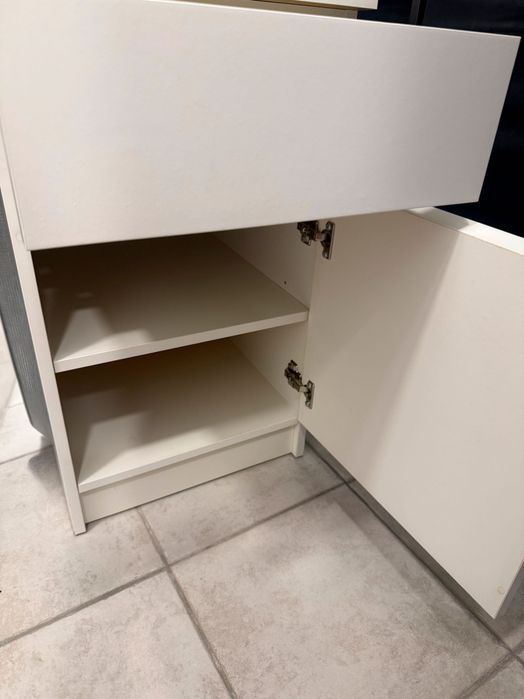 Secretária Ikea  MALM e Cadeira Ikea MILLBERGET