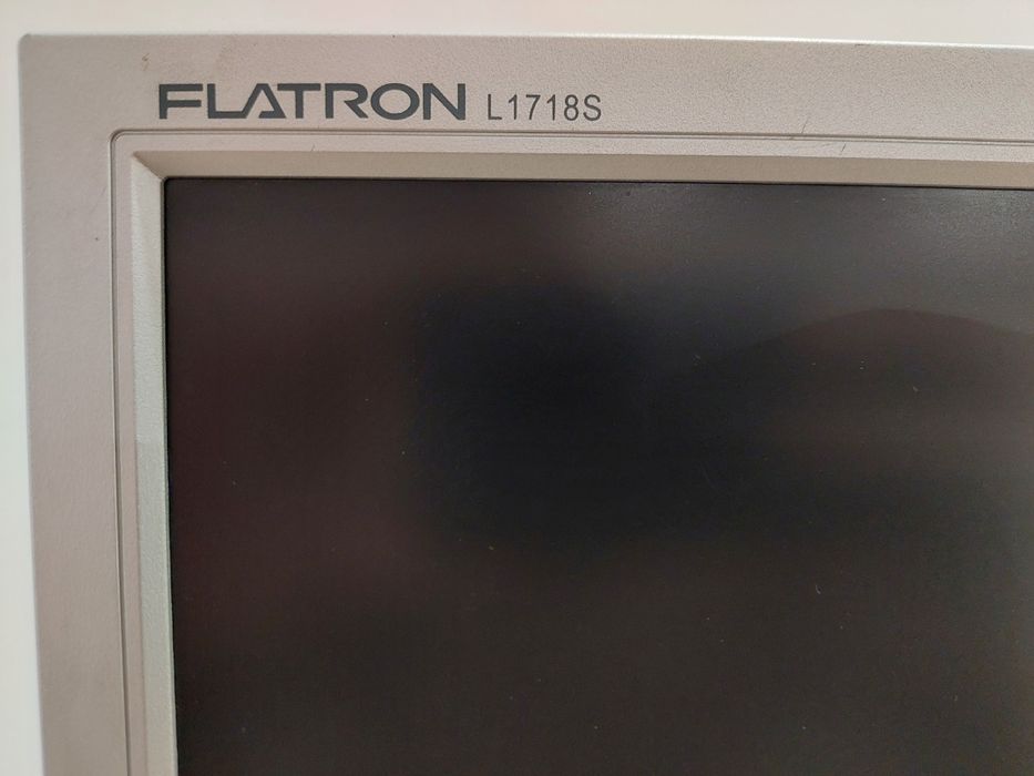 LG Flatron L1718s