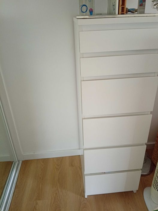 Cómoda branca ikea