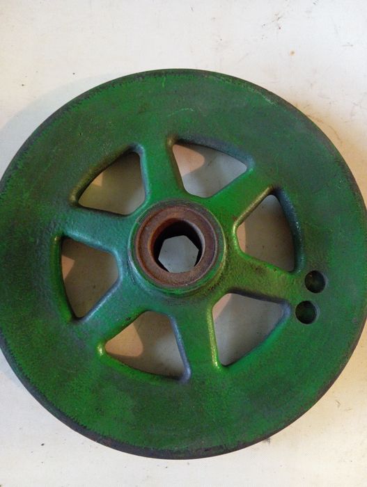 Шків привода шнека жатки HXE38943 John Deere