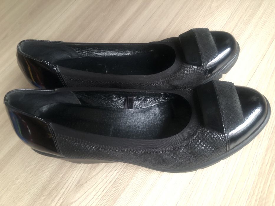 Buty czarne na koturnie Lasocki