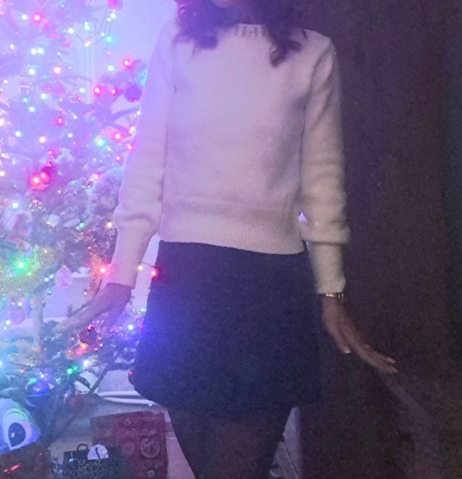 Sweterek elegancki bialy z koralikami