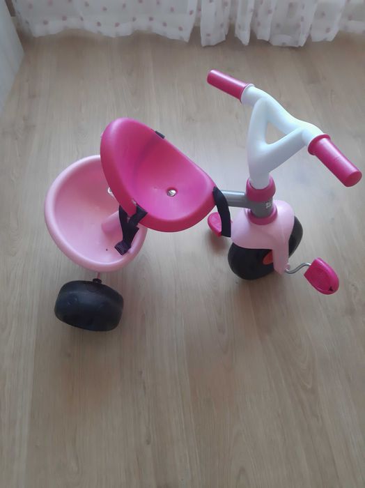 Triciclo menina muito bom estado