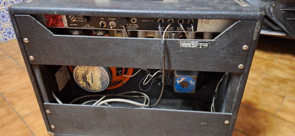 Amplificador Fender Vibrolux Silverface 1975
