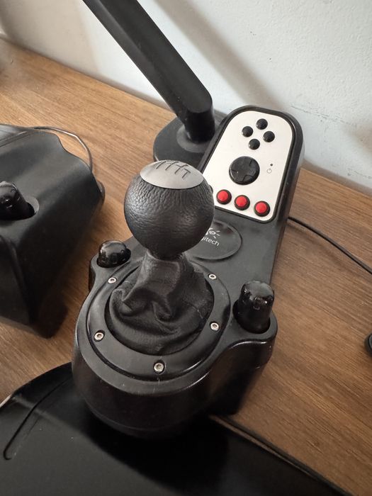 Logitech G27 Racing Wheel + Pedal & Stick