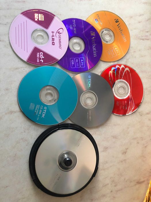 Диски компакт диски DVD-R; CD-R