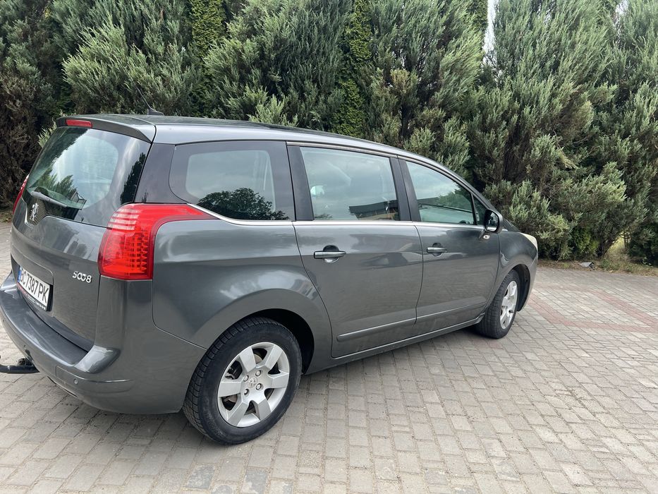 Peugeot 5008, 2011 рік