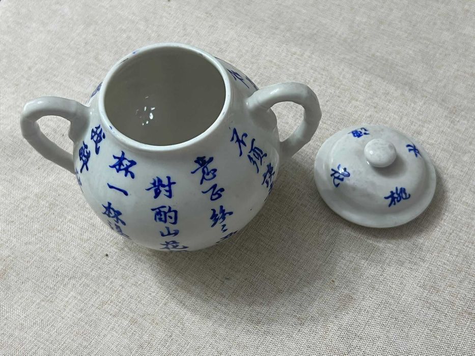 Conjunto de Chá ou Café em Porcelana com Motivos Chineses – Completo