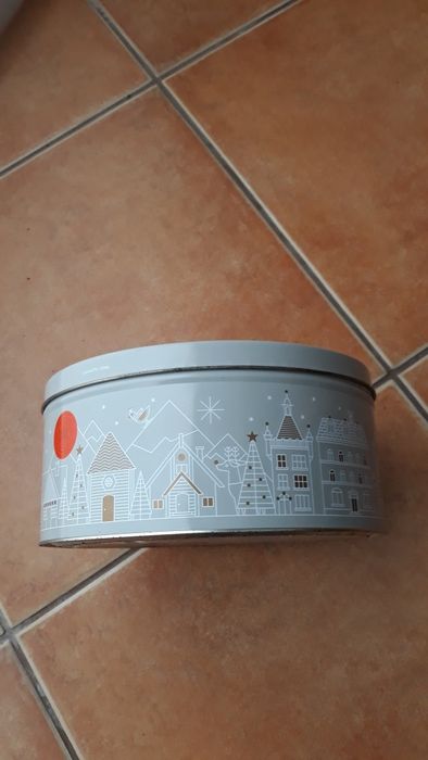 Caixa de lata para bolos