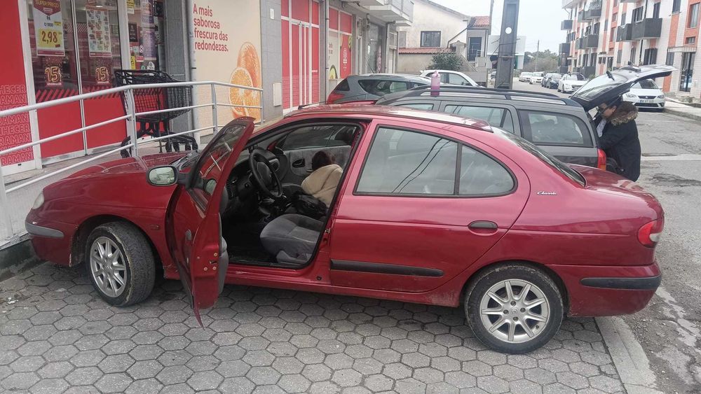 Carro megane classic. 1.4