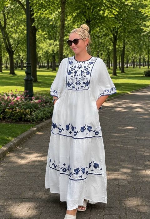 Сукня довга з вишивкою