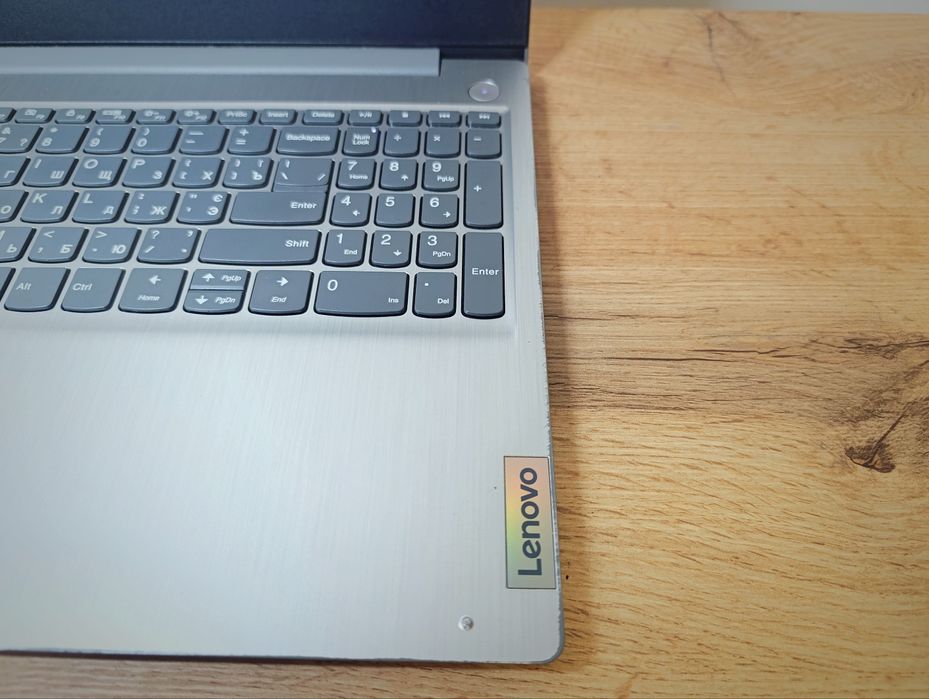 15'6 ноутбук Lenovo i3-1005G1/SSD 256GB/8GB DDR4/UHD Graphics/Батарея 23% зносу
