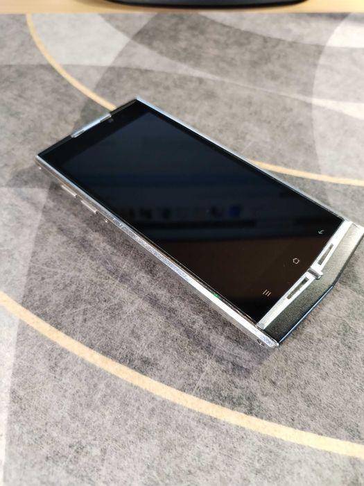 Продам Uhans U100 оригинал цвет черный .