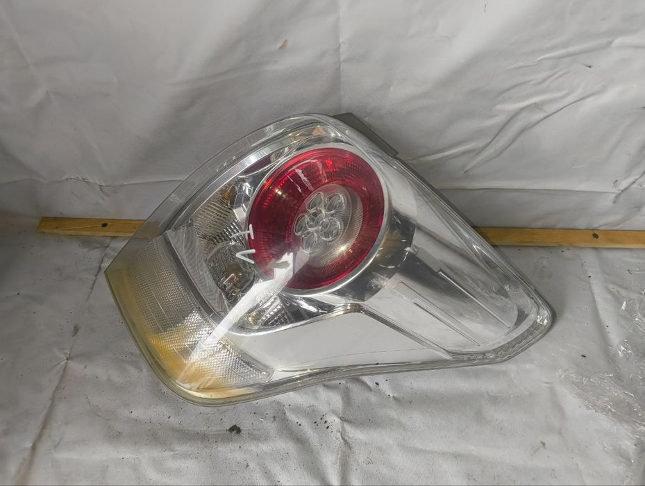 Задній  стоп Toyota verso