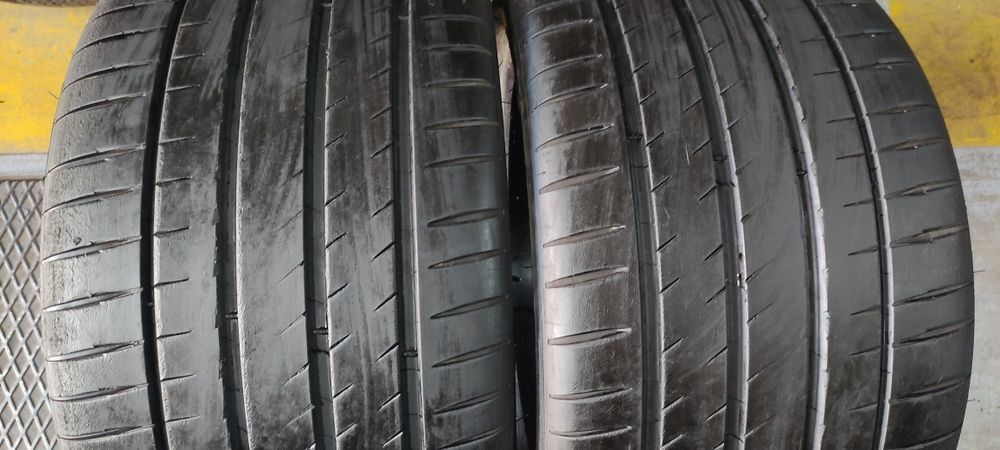 Pneus 305/30/19 semi novos