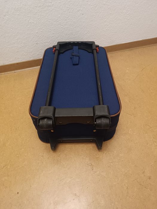 Чемодан средний ,новый 55*35*18см