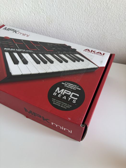 Akai Professional MPK Mini MK3  Teclado Controlador MIDI usb 25 Teclas  Novo