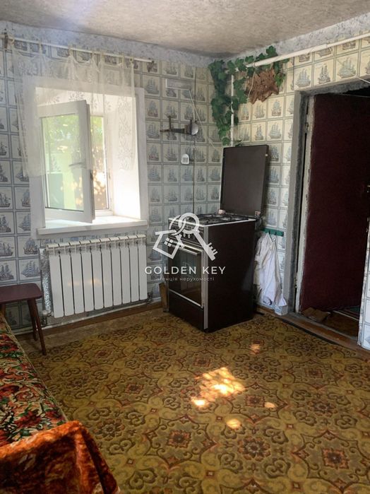 Продаж будинку із великою ділянкою