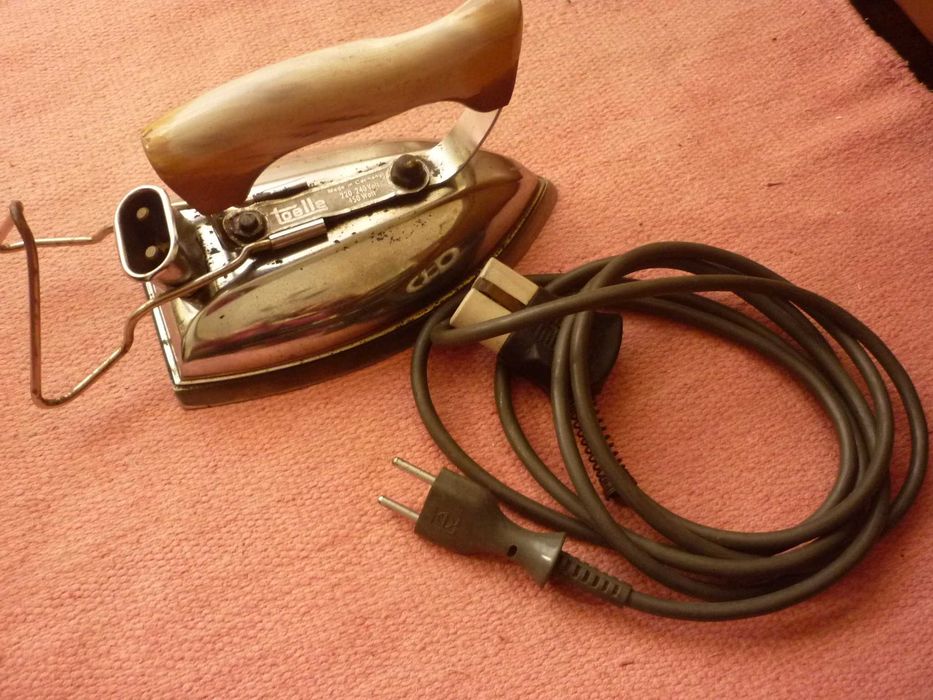 cómoda de boa madeira + 2 cdeiras  Até 22 dezembro