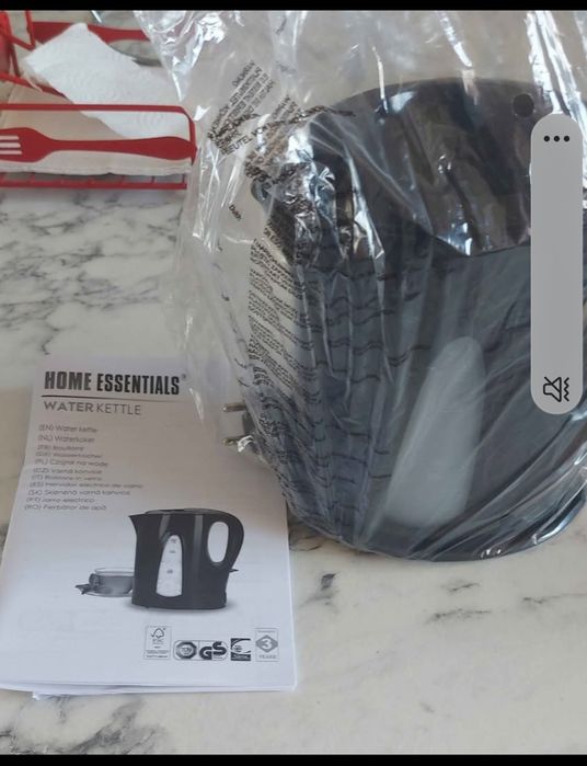 Fritadeira elétrica e forno , Mesa de apoio e jarra elétrica Nova