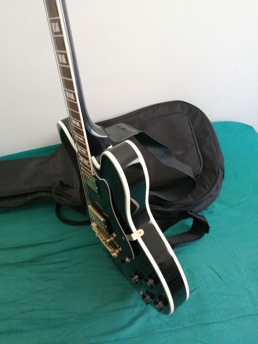 Guitarra SX, ótimo estado de conservação.