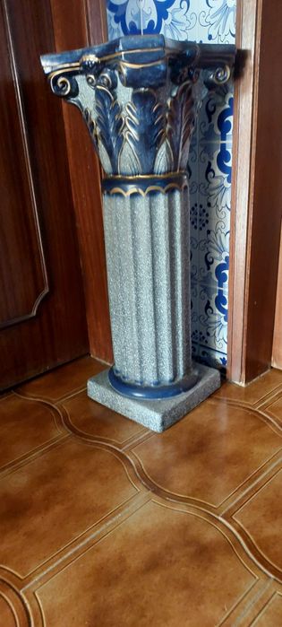 Coluna em louça antiga