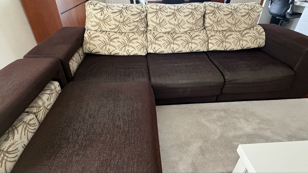 Sofá com chaise longue