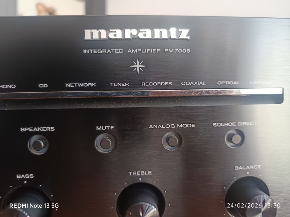 Amplificador stereo Marantz PM 7005 com comando