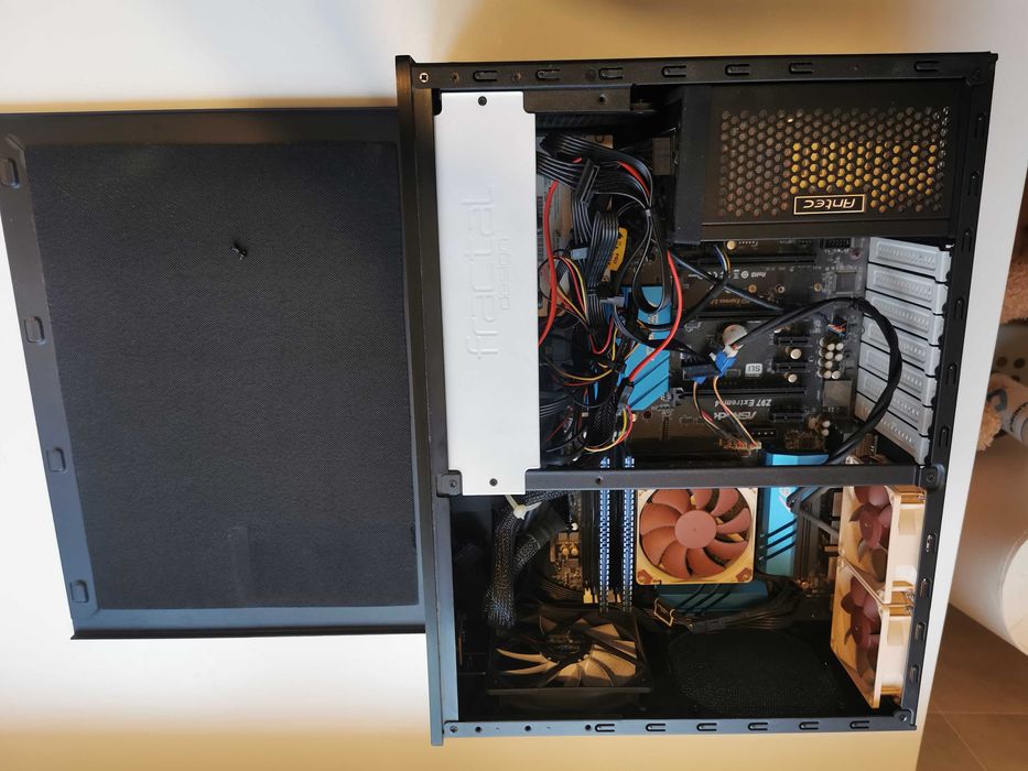 Komputer stacjonarny typu media center