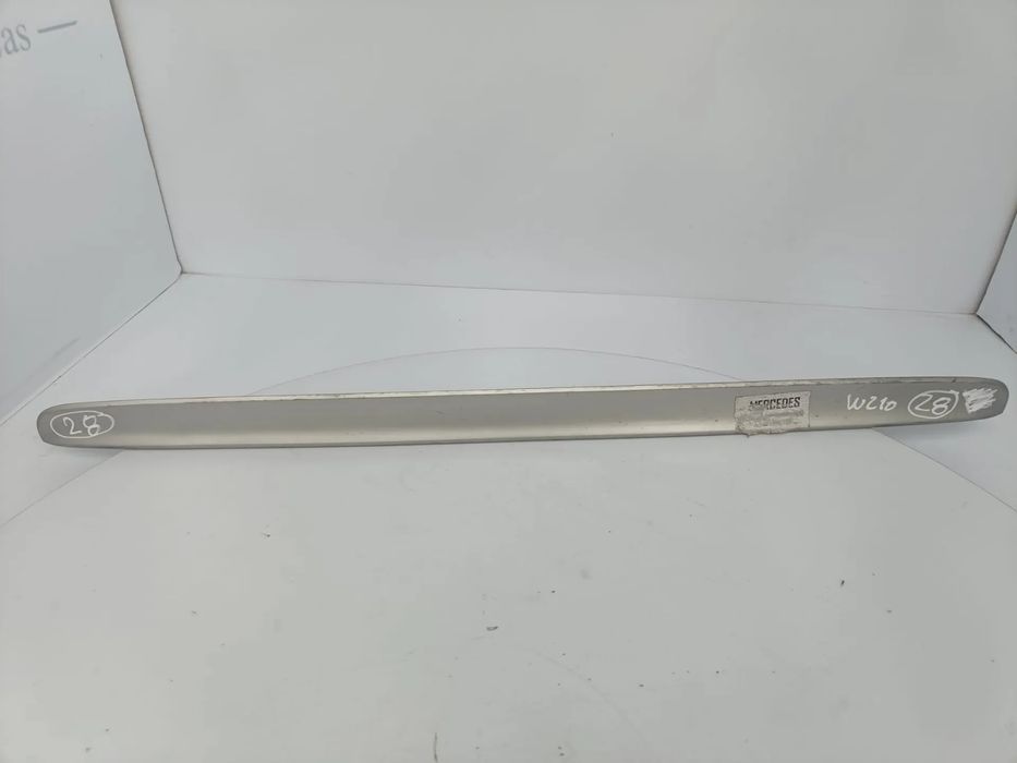 Friso tampa mala / régua luzes matricula MERCEDES-BENZ Classe E (W210)