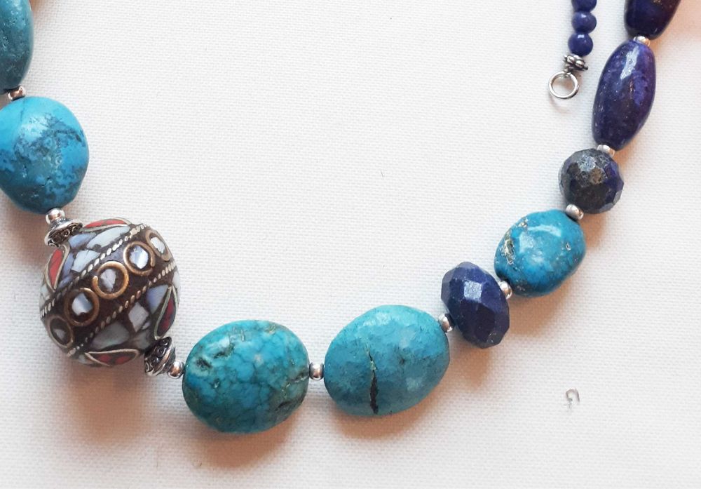 Naszyjnik z turkusów , srebra i kamieni lapis lazuli