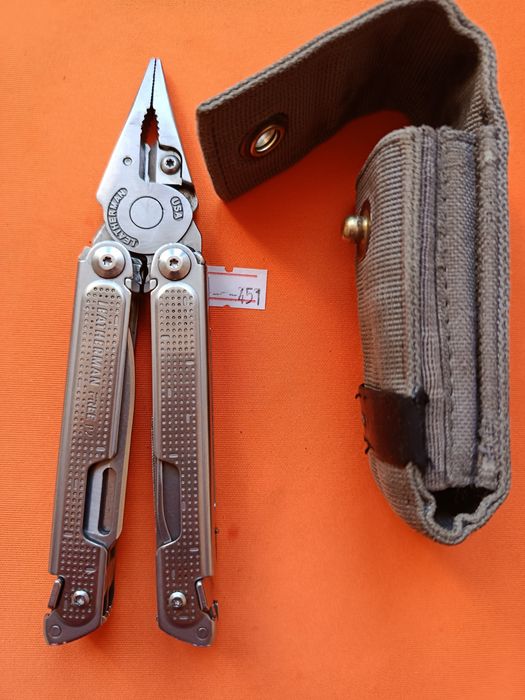 Мультитул Leatherman Free P2 с чехлом