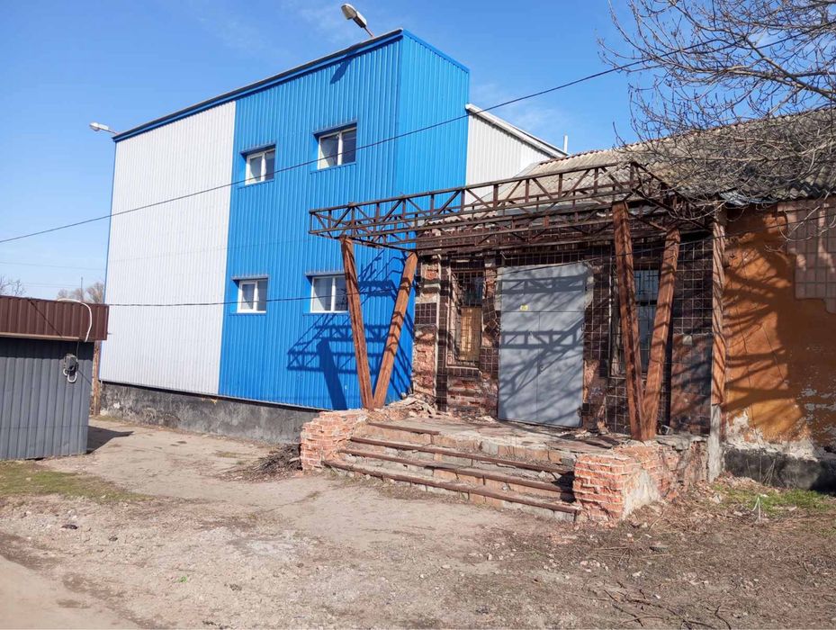 НЕДОРОГО !ПРОДАЖ ВІД ВЛАСНИКА !Комерційне приміщення 889 м2 .