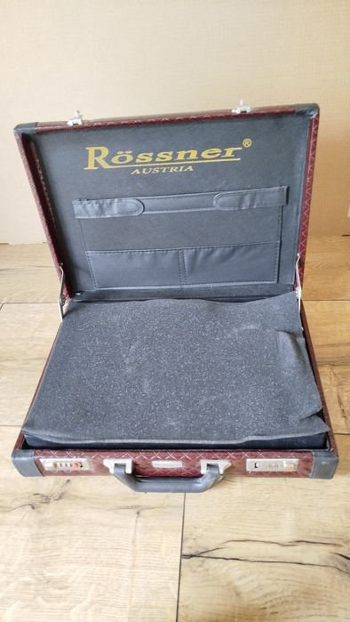 Walizka - rekwizyt lub do użytku