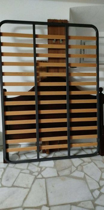 Cama de casal com estrado novo