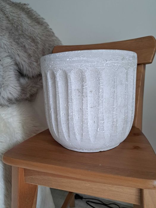 Nowa biało-szara doniczka osłonka cement? ceramika? beton?