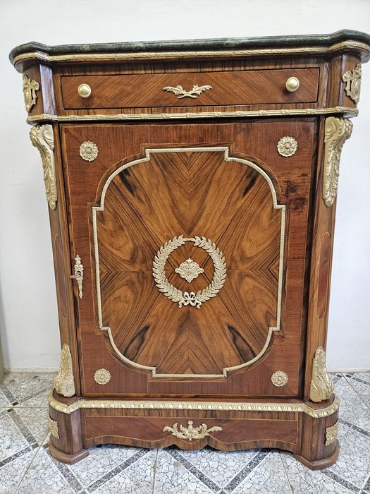 Komoda typu Napoleon lll