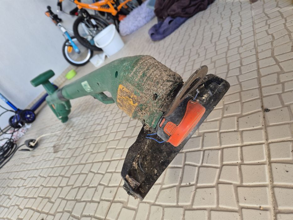 Aparador de relva elétrico Black & Decker GL650
