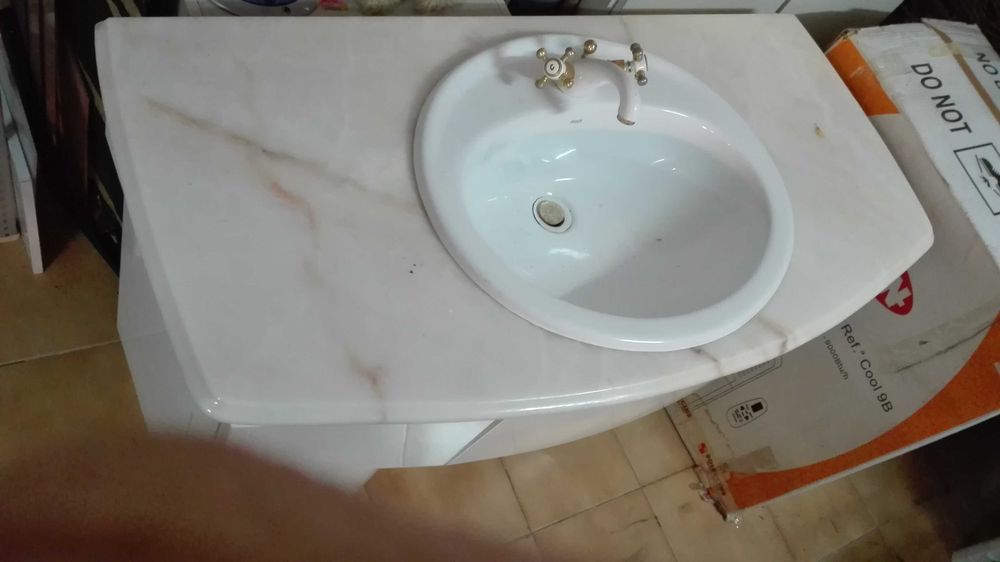 LAVATORIO Com Bancada e Armário