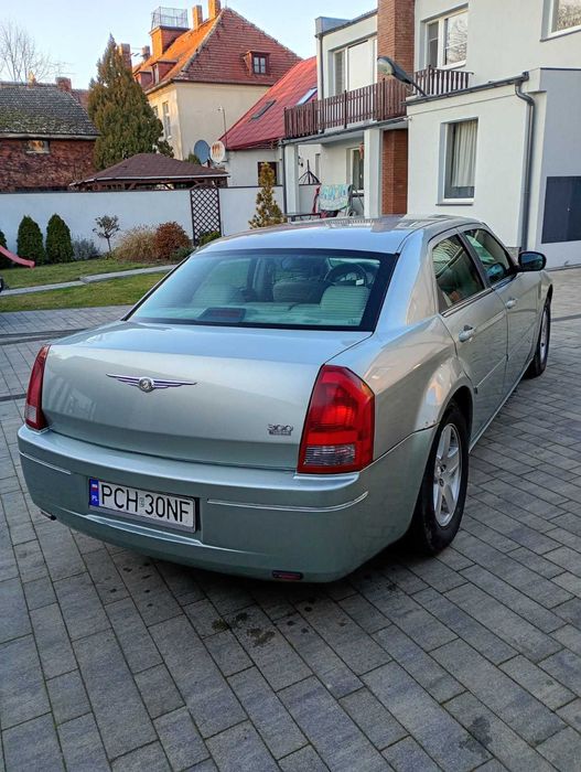 Chrysler 300. 3518 cm3 183km V6