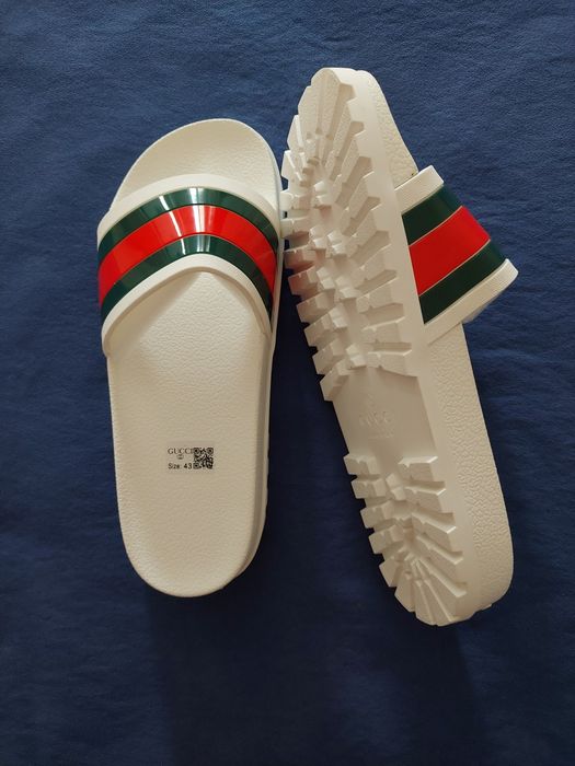 Chinelos de marca Gucci 43