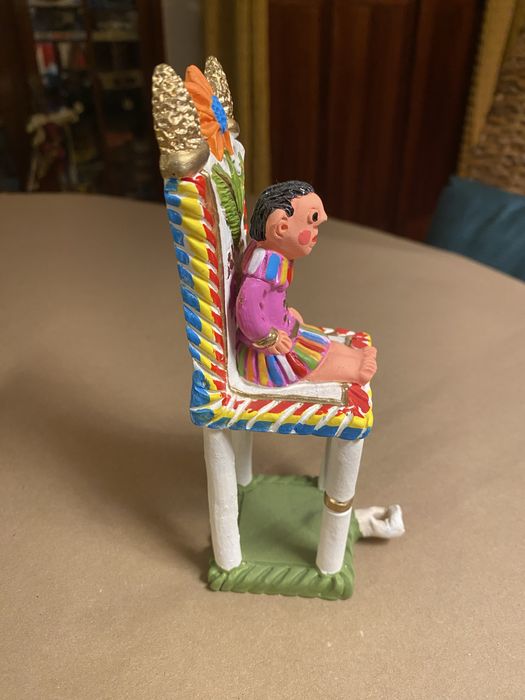 Menino em Cadeira. Figurado de Barcelos. Irmãos Mistério