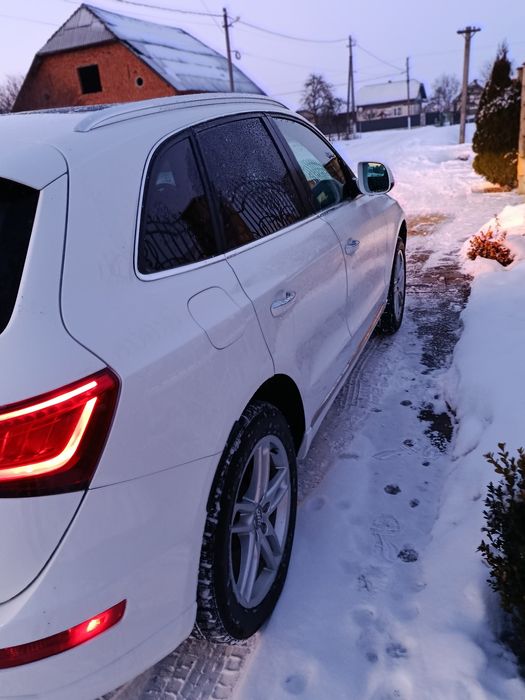 Audi Q5  Premium Plus 2015  3.0 tdi. Власне обслужена авто.