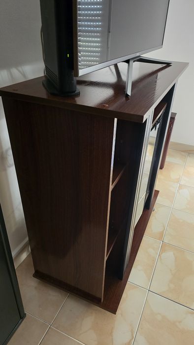 Móvel tv vintaged com rodas