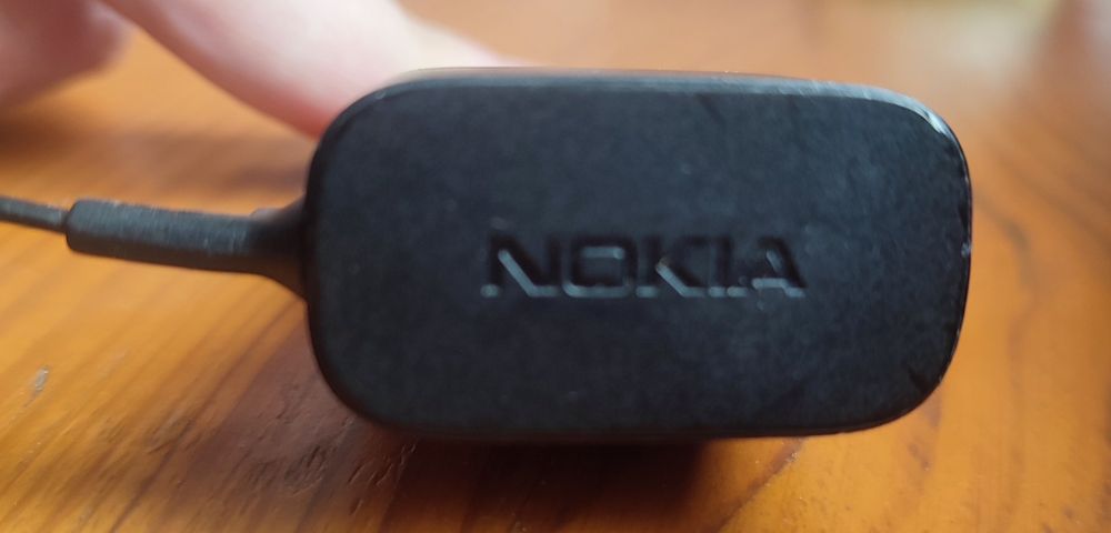 Зарядное устройство Nokia AC-20E