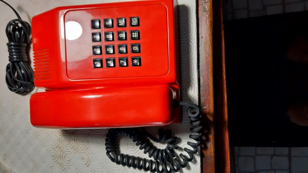 Telefone antigo a trabalhar