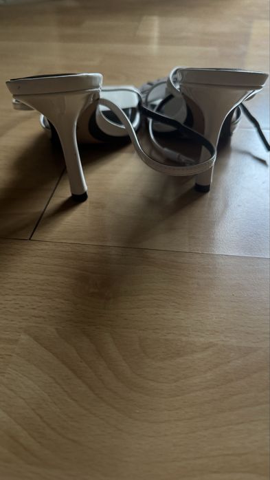 Продам босоножки Zara